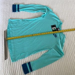 Nike standard fit (XL) GIRLS long sleeve shirt